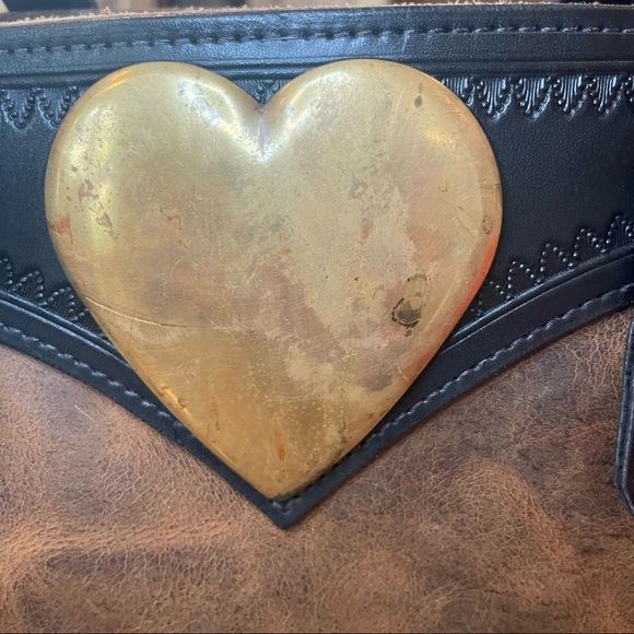 LEATHER TOTE BAG WITHE VINTAGE CIVIL WAR CALVARY HEART BRIDLE ROSETTES - Picture 7 of 16